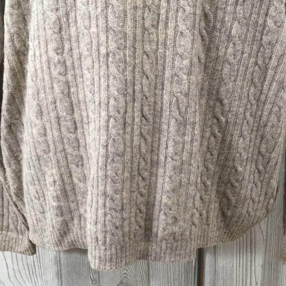 Banana Republic Vneck Sweater Tan Large (discount for damage) - Picture 5 of 11